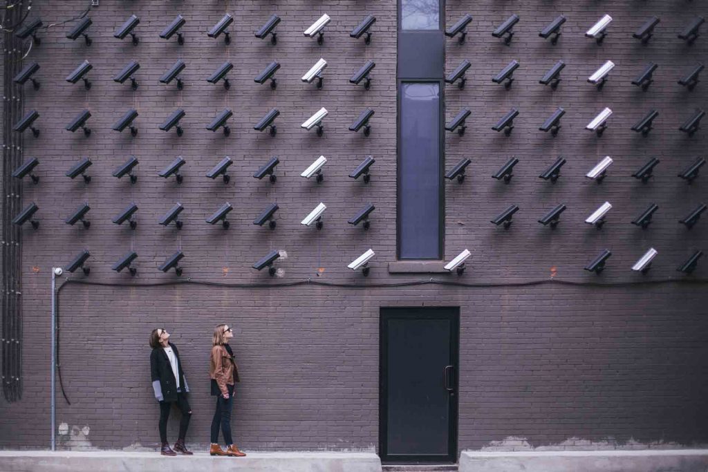 EuGH erklärt EU-US Privacy Shield für ungültig - Photo by Matthew Henry on Unsplash