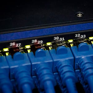 SysEleven Berliner Rechenzentrum blaue Netzwerkkabel